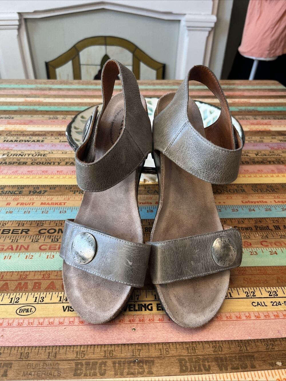 Taos Women’s Carousel Wedge Sandal Gray Silver Leather 41 US 9.5 10 Cork Heel